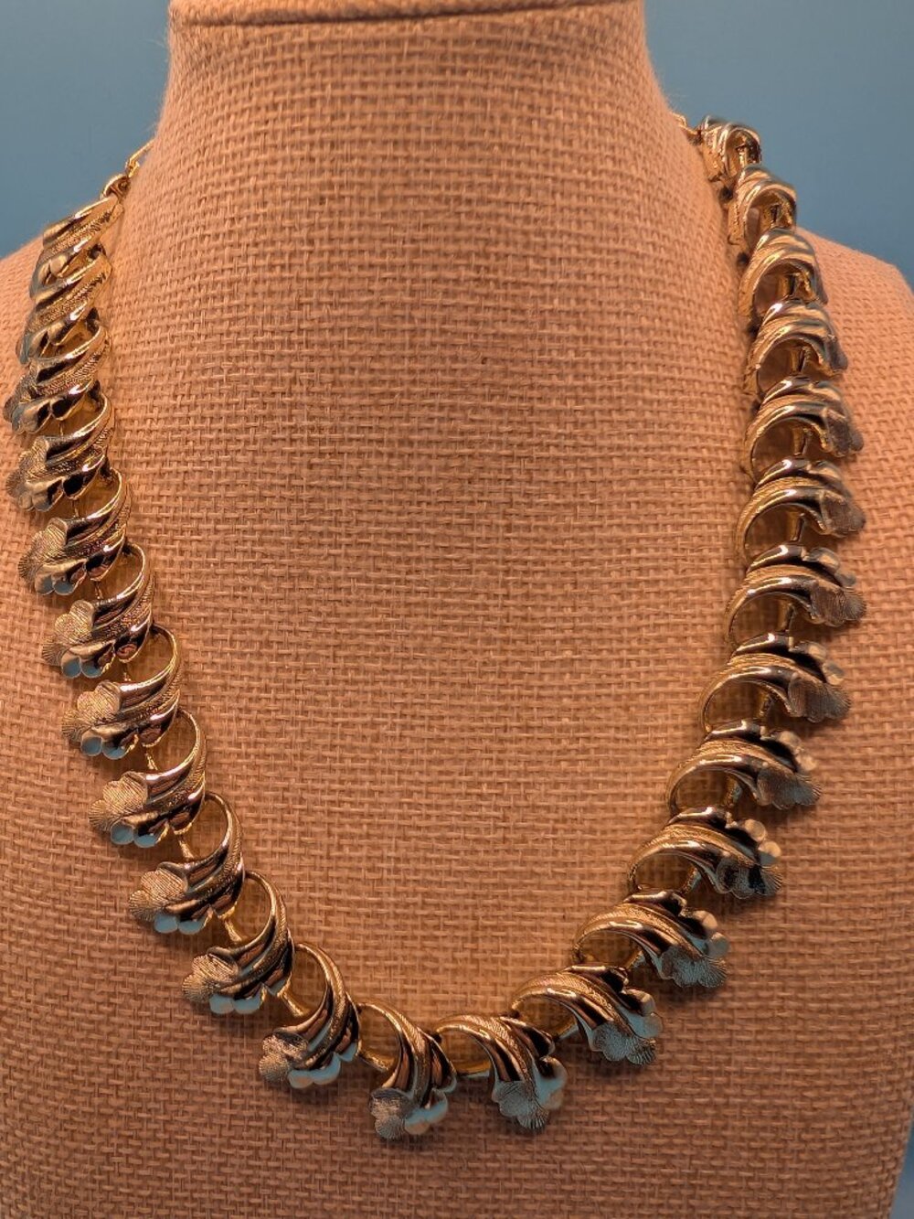 Vintage Coro rhodium plate gold silver tone curved leaf panel link necklace chok